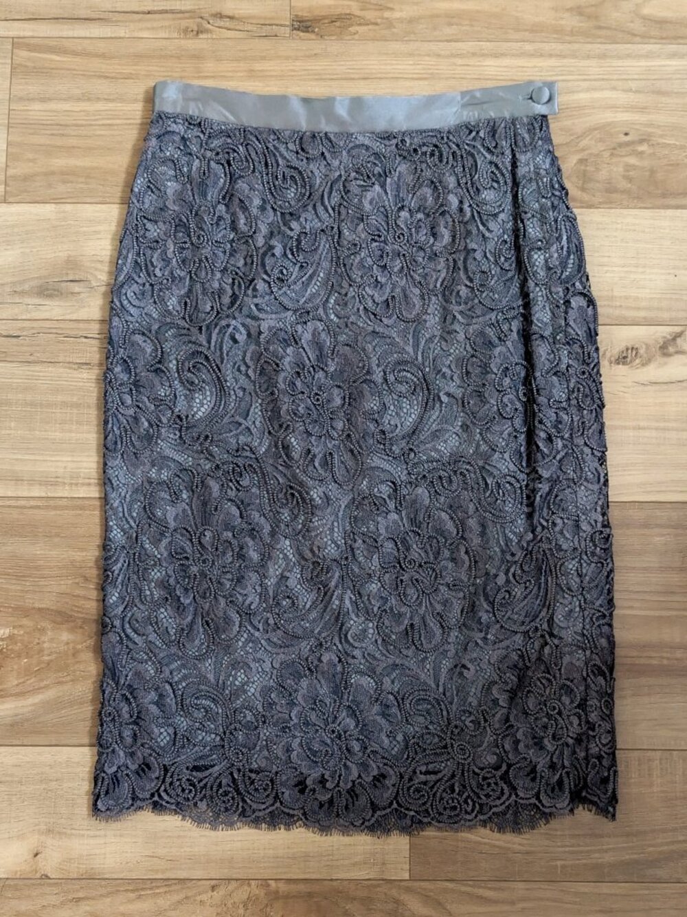 ESCADA BY MARGARETHA LEY Lace Pencil Skirt XXS Gray Scalloped Coquette Ribbon